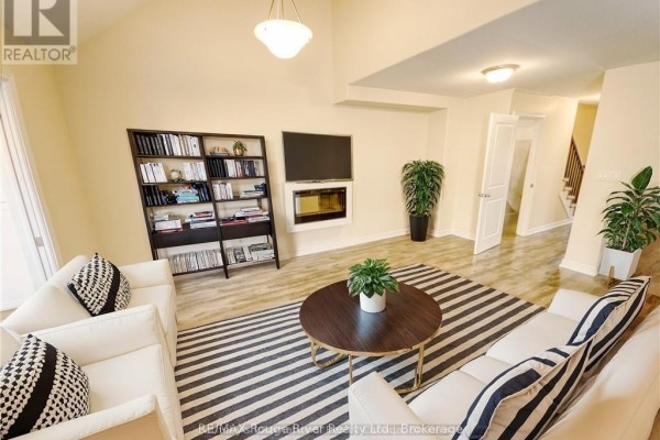 814 Broadway Boulevard, Peterborough, ON L3C5M8 Photo 5