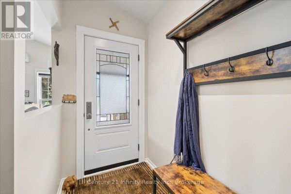 Laundry room - 814 Lochness Crescent, Oshawa, ON L1J7P6 Photo 4
