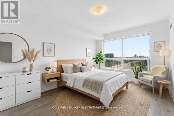 Living room - 815 - 2550 Lawrence Avenue E, Toronto, ON M1P4Z3 Photo 2