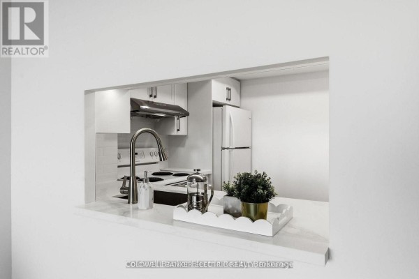 Bathroom - 815 - 2550 Lawrence Avenue E, Toronto, ON M1P4Z3 Photo 4