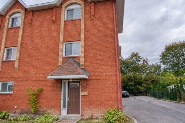 815 A Maitland Avenue, Ottawa, ON K2A2S2 Photo 3