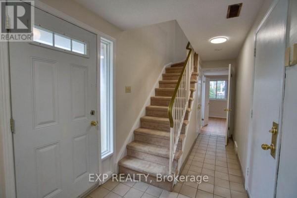 815 A Maitland Avenue, Ottawa, ON K2A2S2 Photo 4