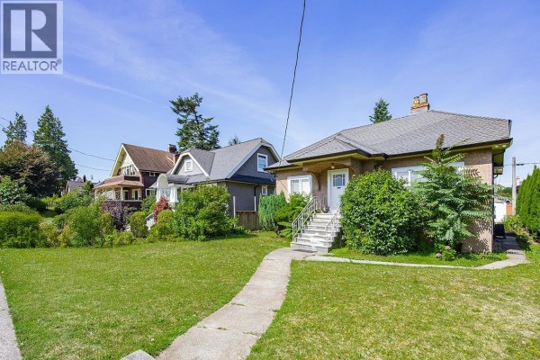 815 Eighth Avenue, New Westminster, BC V3M2R4 Photo 2