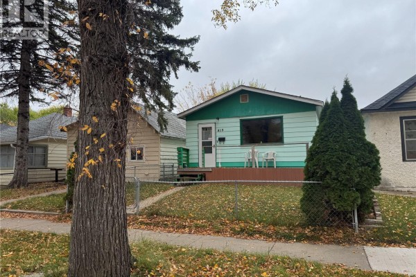 Kitchen - 815 I Avenue S, Saskatoon, SK S7M1Z2 Photo 3