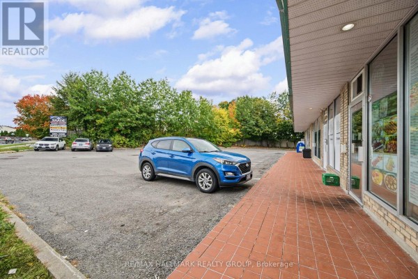 8154 Jeanne Darc Boulevard, Ottawa, ON K1E2H5 Photo 4