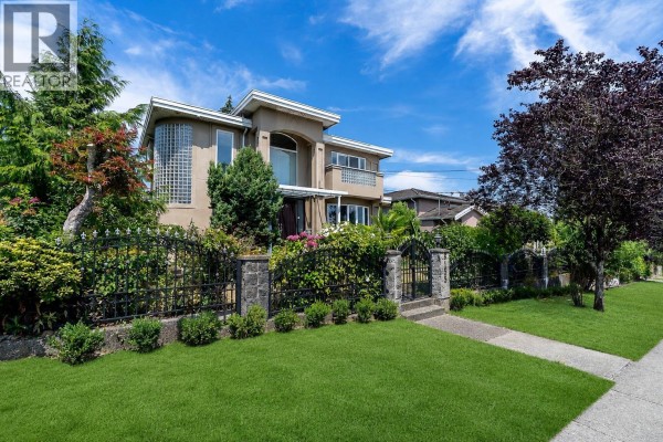 8155 15th Avenue, Burnaby, BC V3N1X4 Photo 2
