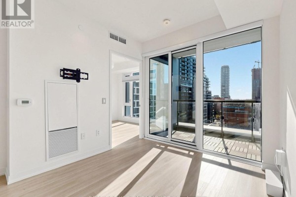 816 - 158 Front Street E, Toronto, ON M5A0K9 Photo 5