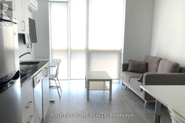816 - 1900 Simcoe Street N, Oshawa, ON, photo 2