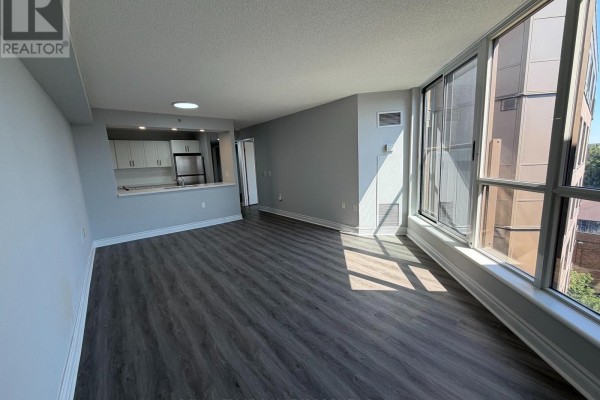 Dining room - 816 - 2 Neptune Drive, Toronto, ON M6A3E6 Photo 2
