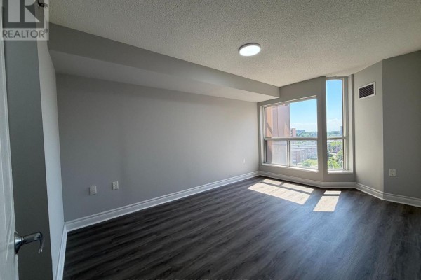 Kitchen - 816 - 2 Neptune Drive, Toronto, ON M6A3E6 Photo 3