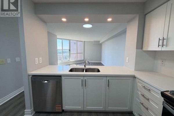 Laundry room - 816 - 2 Neptune Drive, Toronto, ON M6A3E6 Photo 5