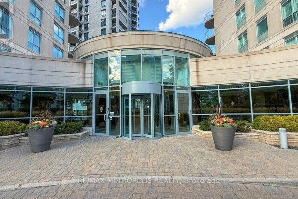 Living room - 816 - 2111 Lake Shore Boulevard W, Toronto, ON M8V4B2 Photo 3