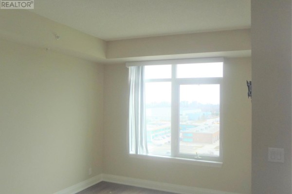 Living room - 816 - 24 Woodstream Boulevard, Vaughan, ON L4L8C4 Photo 3