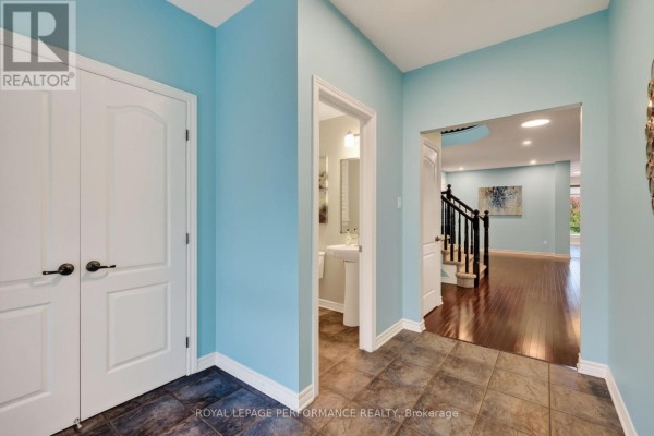Living room - 816 Azure Street, Ottawa, ON K4A0T7 Photo 4