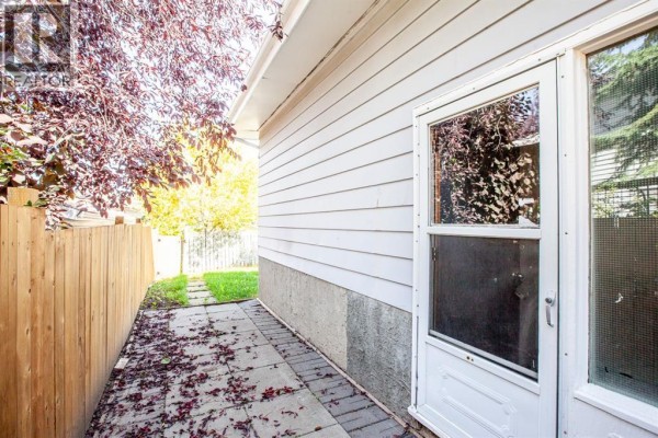 Bedroom - 816 Canfield Way Sw, Calgary, AB T2W1K1 Photo 5