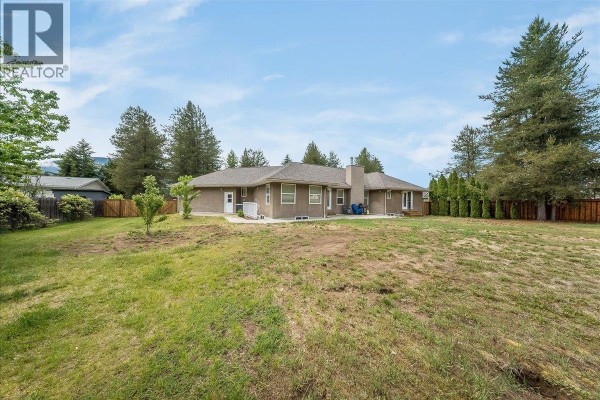 Dining room - 816 Columbia Road, Castlegar, BC V1N4K6 Photo 2