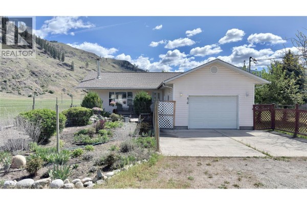 4pc Bathroom - 816 Division Street, Midway, BC V0H1M0 Photo 2
