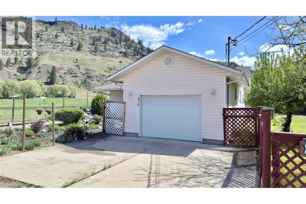 Laundry room - 816 Division Street, Midway, BC V0H1M0 Photo 4