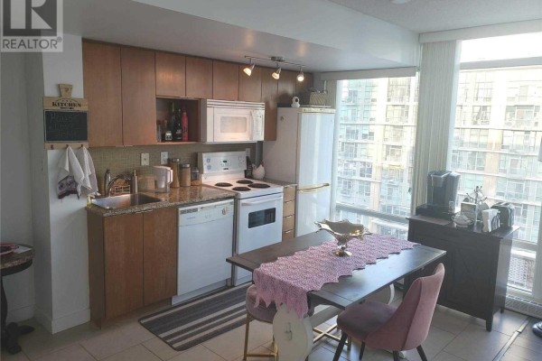 Living room - 817 - 15 Brunel Court, Toronto, ON M5V3Y6 Photo 3