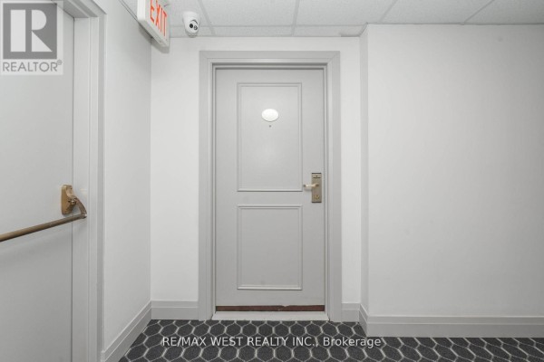 Primary Bedroom - 817 - 2737 Keele Street, Toronto, ON M3M2E9 Photo 4