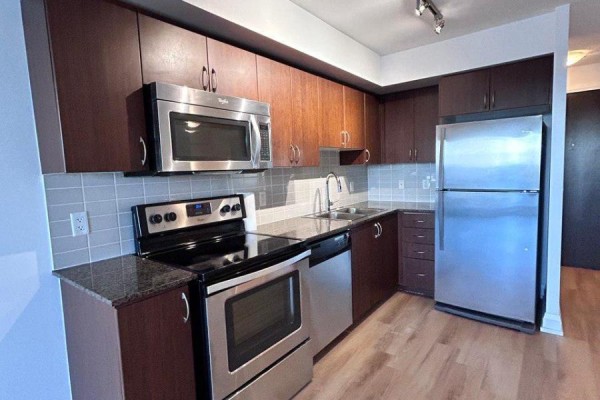 Kitchen - 817 - 370 Highway 7 Avenue E, Richmond Hill, ON L4B0C4 Photo 3