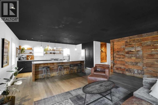 Kitchen - 817 4 Street Ne, Calgary, AB T2E0J9 Photo 2
