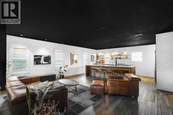 Living room - 817 4 Street Ne, Calgary, AB T2E0J9 Photo 3