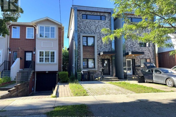 Primary Bedroom - 817 Cosburn Avenue, Toronto, ON M4C2V9 Photo 2