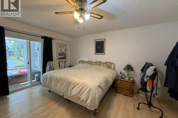 Living room - 817 Rolph Street, Quesnel, BC V2J4X2 Photo 5