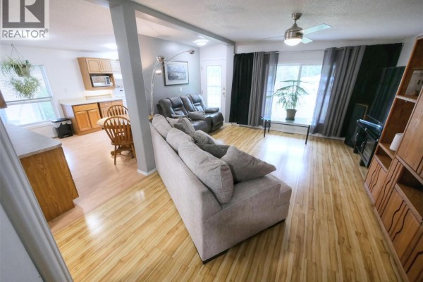 817 Smith Crescent, Genelle, BC, photo 3