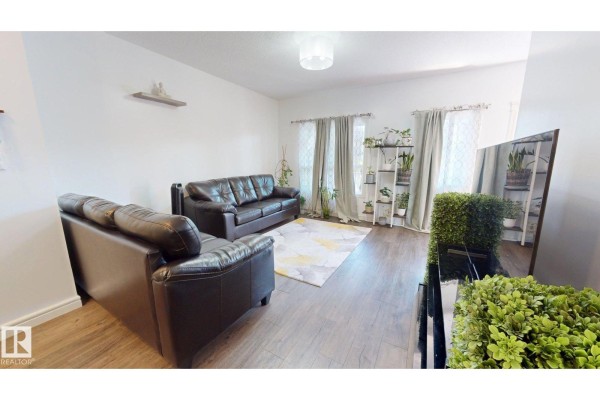 Kitchen - 8172 226 St Nw, Edmonton, AB T5T7G7 Photo 3