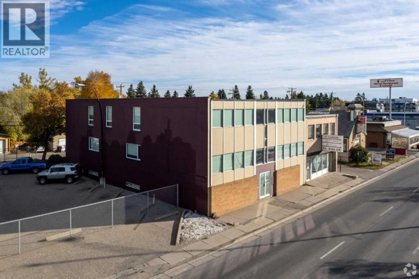 818 16 Avenue Nw, Calgary, AB T2M0J9 Photo 3
