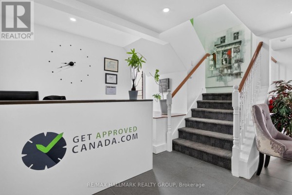 818 Boyd Avenue, Ottawa, ON K2A2C7 Photo 5