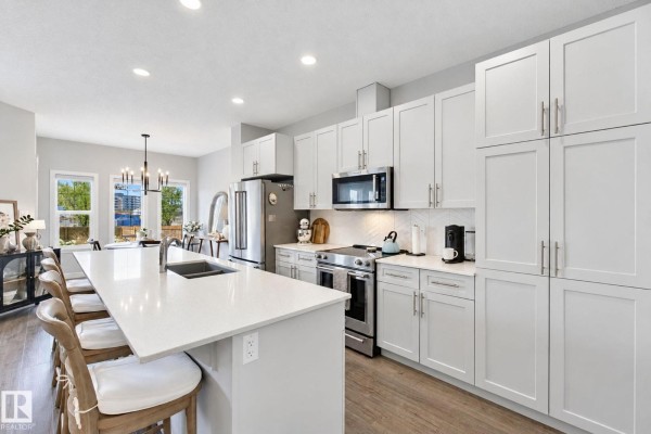 Kitchen - 818 Cavanagh He Sw, Edmonton, AB T6W3Y1 Photo 3