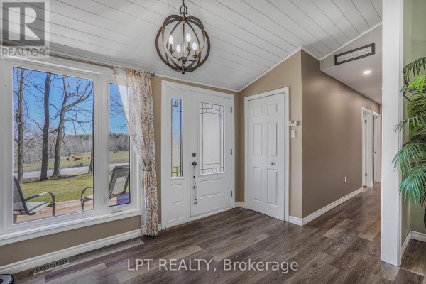 Living room - 8180 Gibbs Road, Hawkesbury, ON K0B1M0 Photo 5