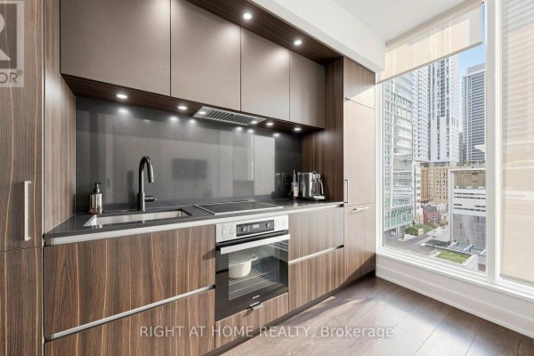 819 - 15 Mercer Street, Toronto, ON, photo 3