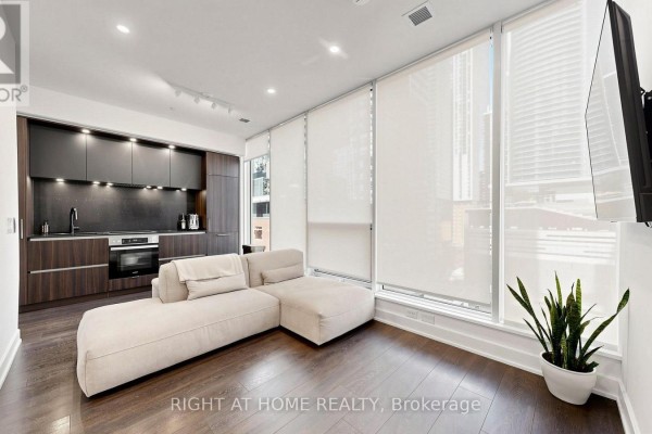 Primary Bedroom - 819 - 15 Mercer Street, Toronto, ON M5V1H2 Photo 4