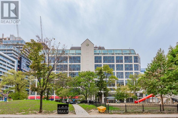 819 - 222 The Esplanade, Toronto