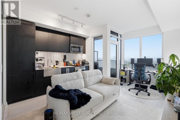 Primary Bedroom - 819 - 270 Dufferin Street, Toronto, ON M6K0H8 Photo 4