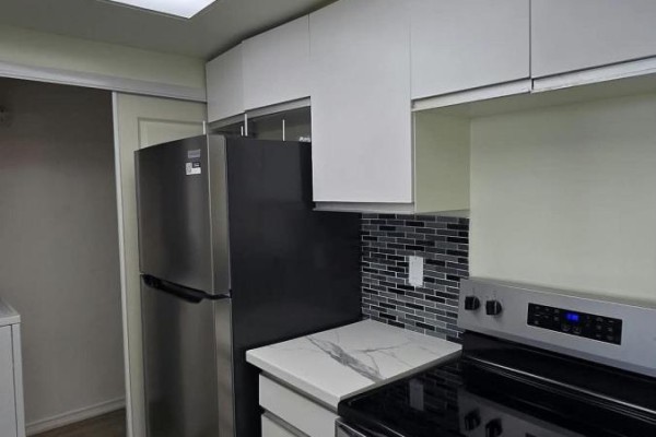 Kitchen - 819 - 3 Greystone Walk Drive, Toronto, ON M1K5J4 Photo 3