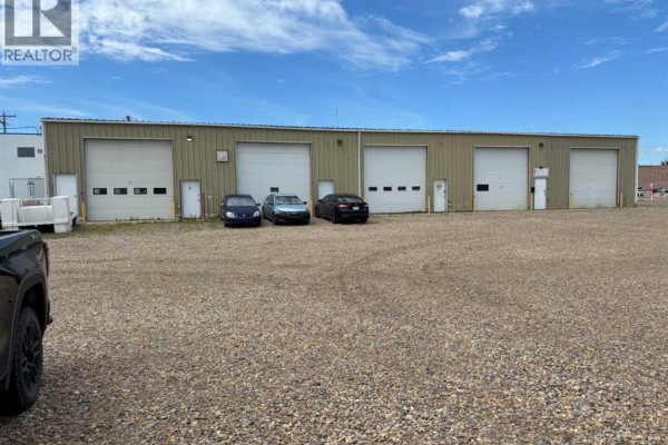 819 3 Avenue E, Brooks, AB T1R0G6 Photo 2