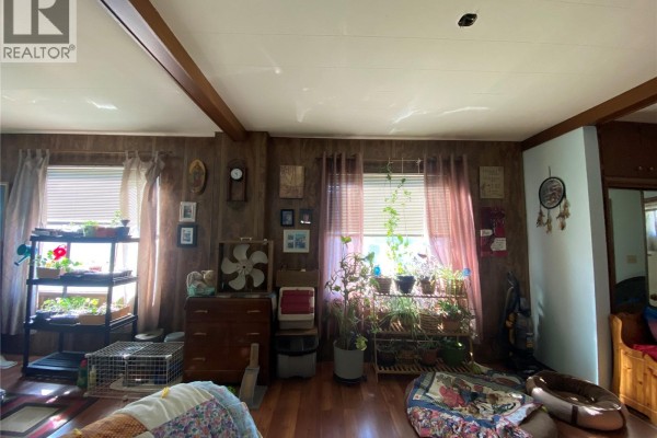 Enclosed porch - 819 3rd Avenue N, Alsask, SK S0L0A8 Photo 4
