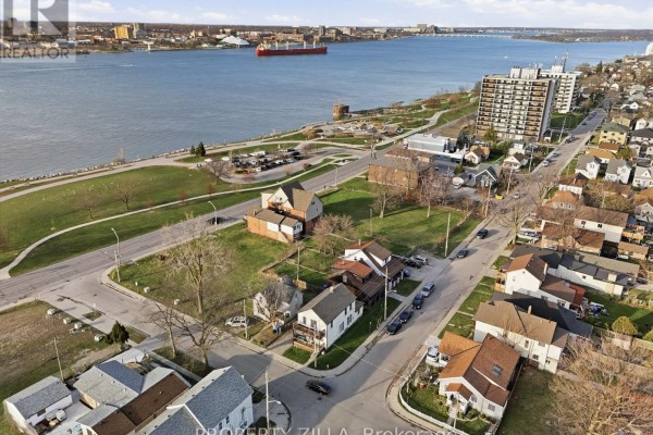 819-829 Riverside Drive E, Windsor, ON N9A2T4 Photo 4