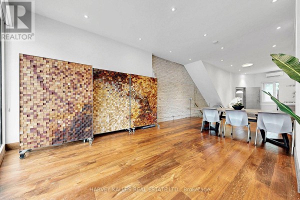 819 Dundas Street W, Toronto, ON, photo 3