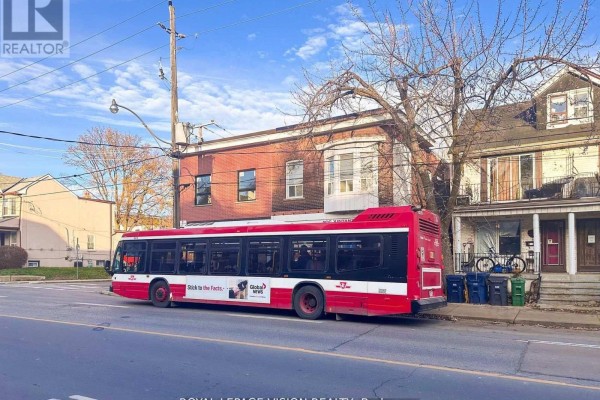 819 Pape Avenue, Toronto, ON M4K3V1 Photo 3