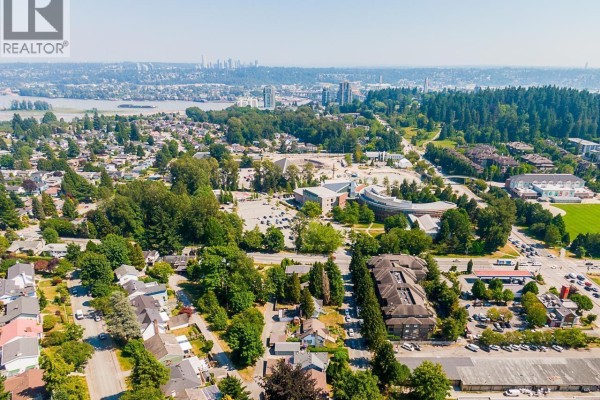 819 Sangster Place, New Westminster, BC V3L4L7 Photo 4