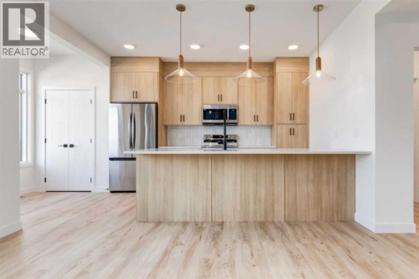 Dining room - 819 Sora Boulevard Se, Calgary, AB T3S0M7 Photo 3