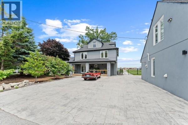 8190 Riverside Drive, Windsor, ON, photo 3