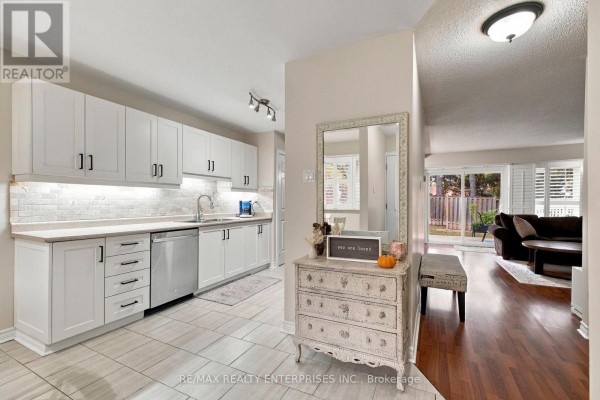 82 - 2881 Windwood Drive, Mississauga, ON L5N2K9 Photo 2