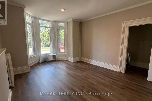 82-84 Welland Avenue, St  Catharines, ON L2R2N1 Photo 3